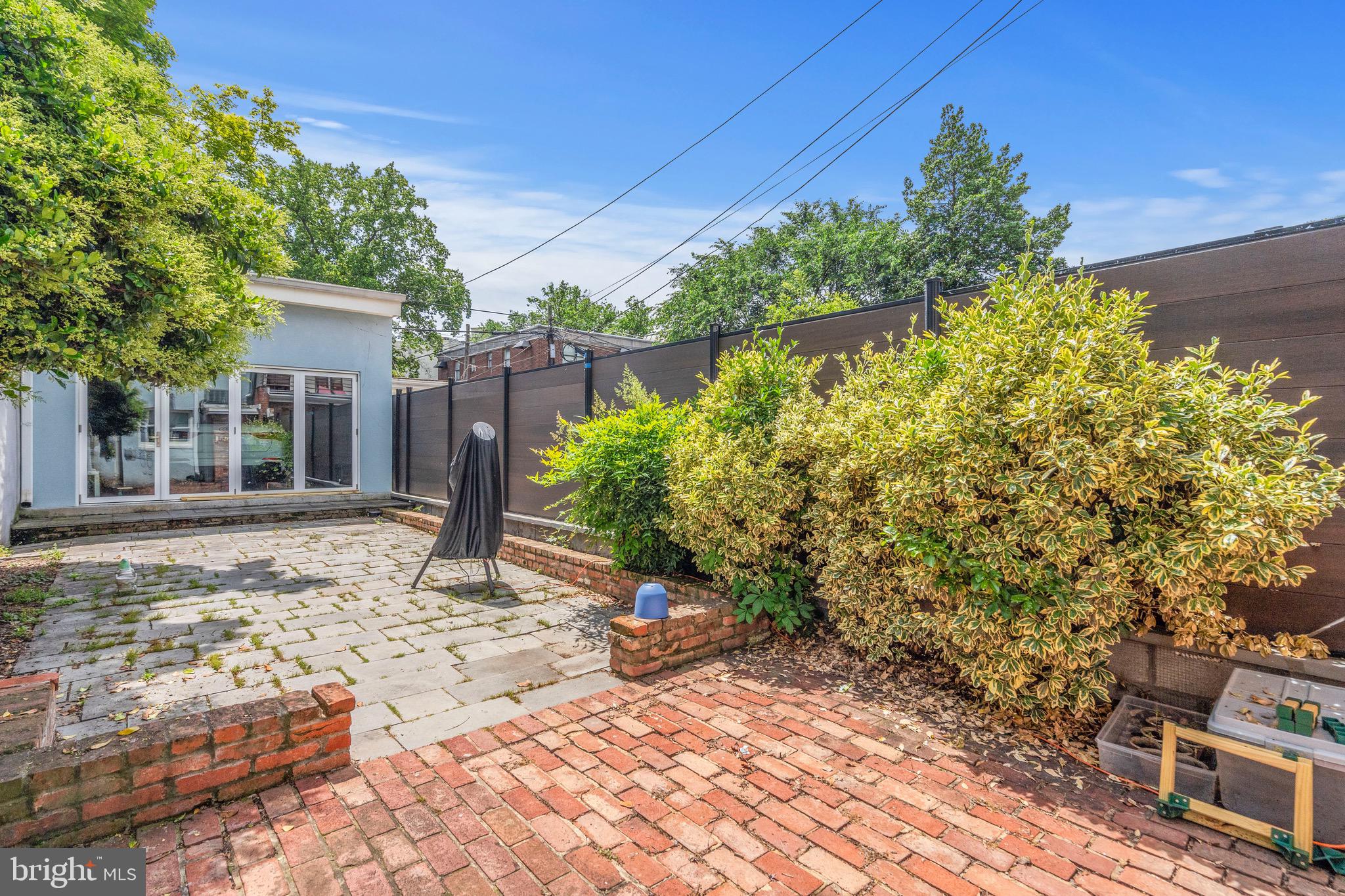 127 D St SE