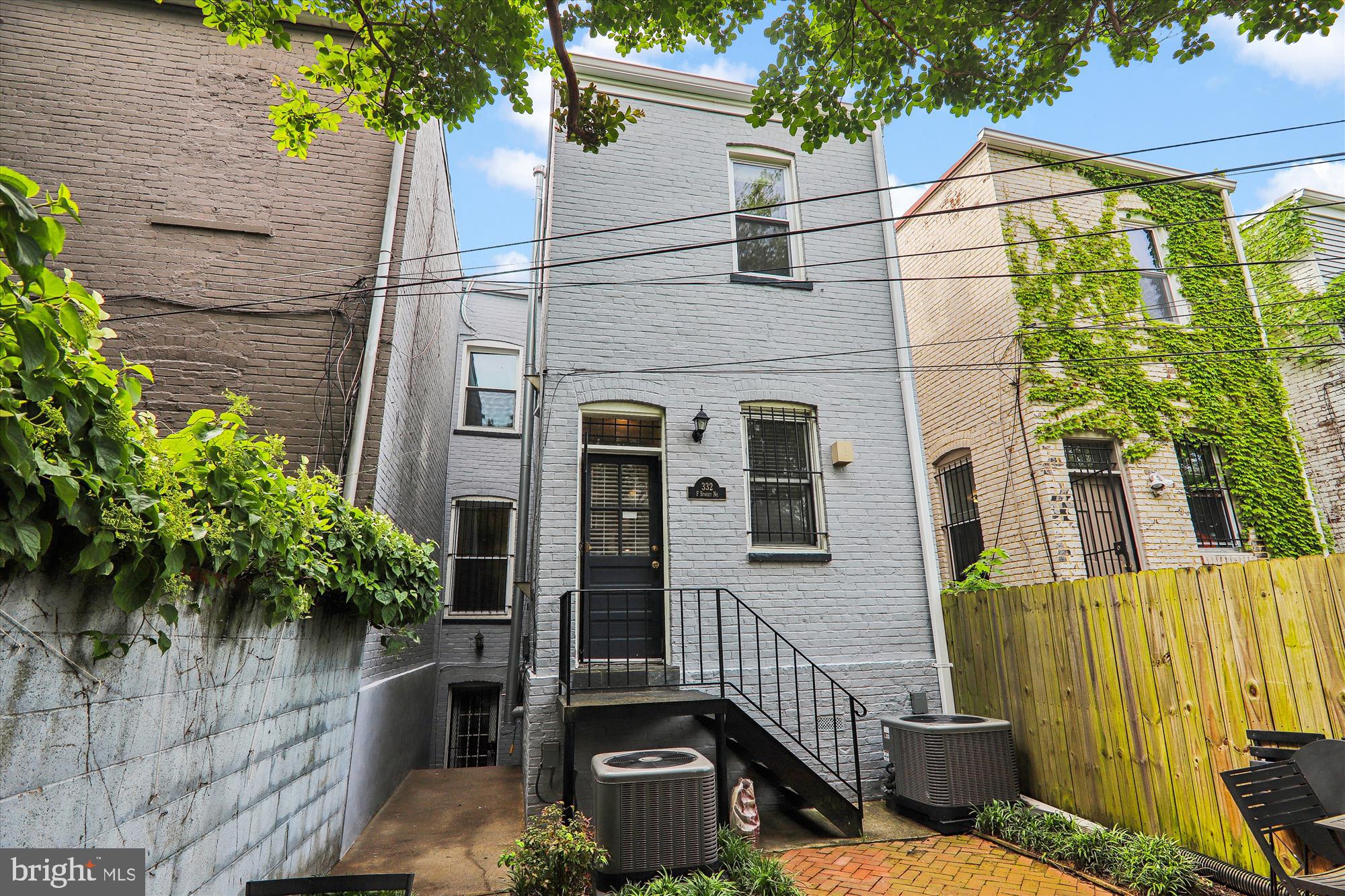 332 F St NE
