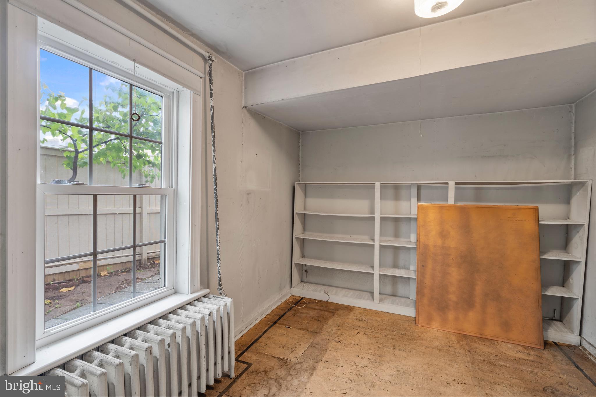 16 3rd St NE