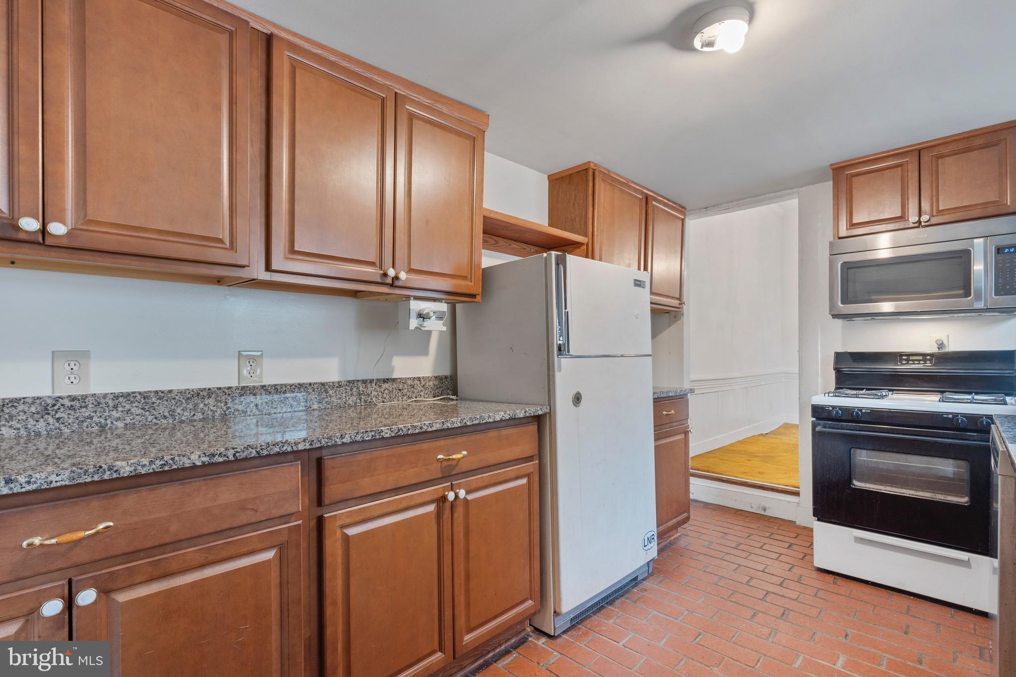 16 3rd St NE