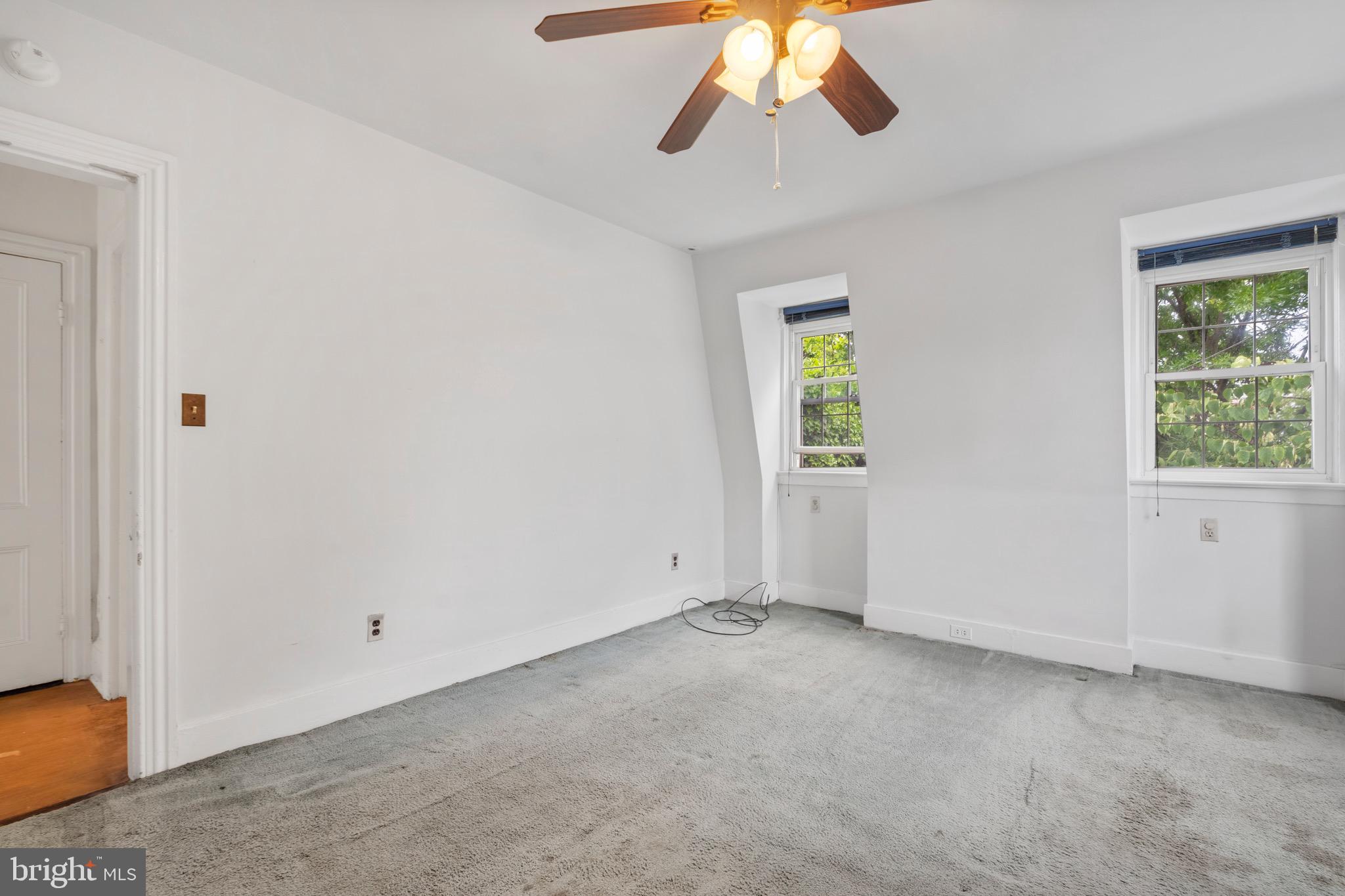 16 3rd St NE