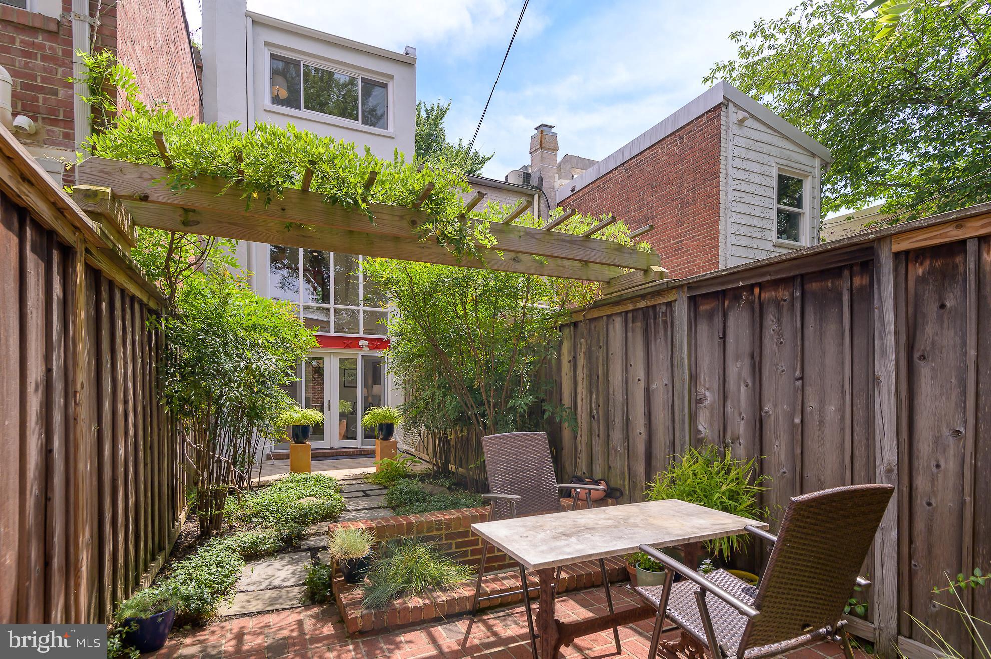 1222 Walter St SE