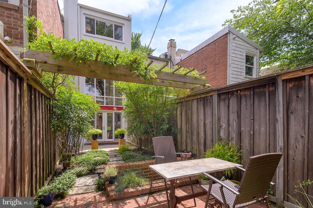 1222 Walter St SE