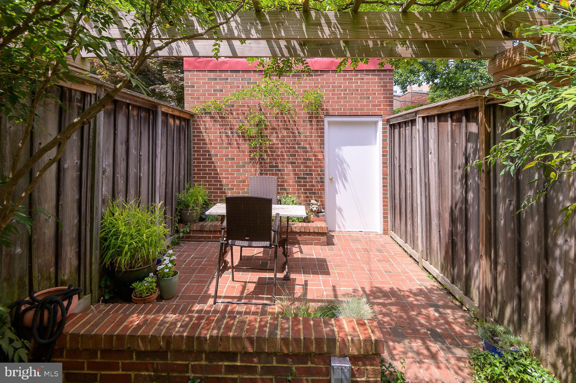 1222 Walter St SE