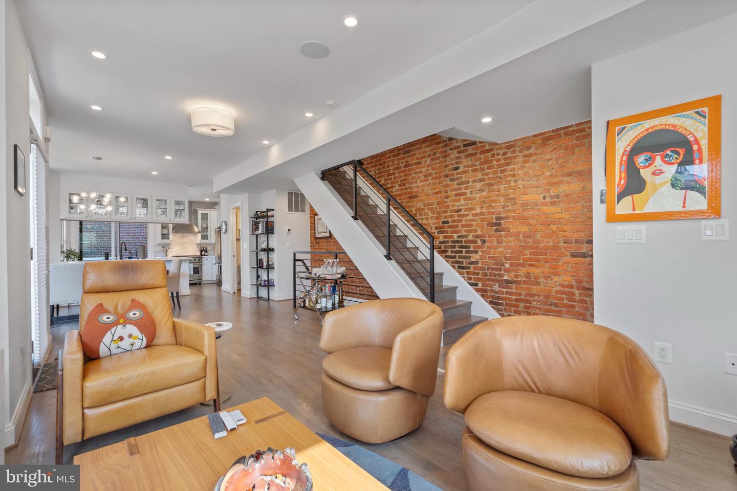 928 Constitution Ave NE