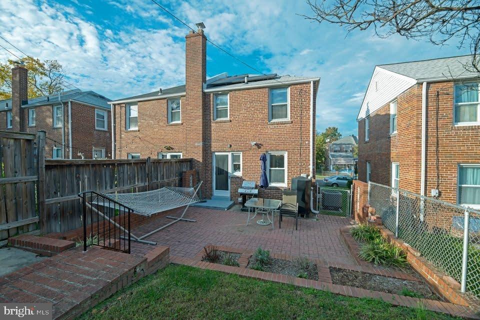 711 Emerson St NE
