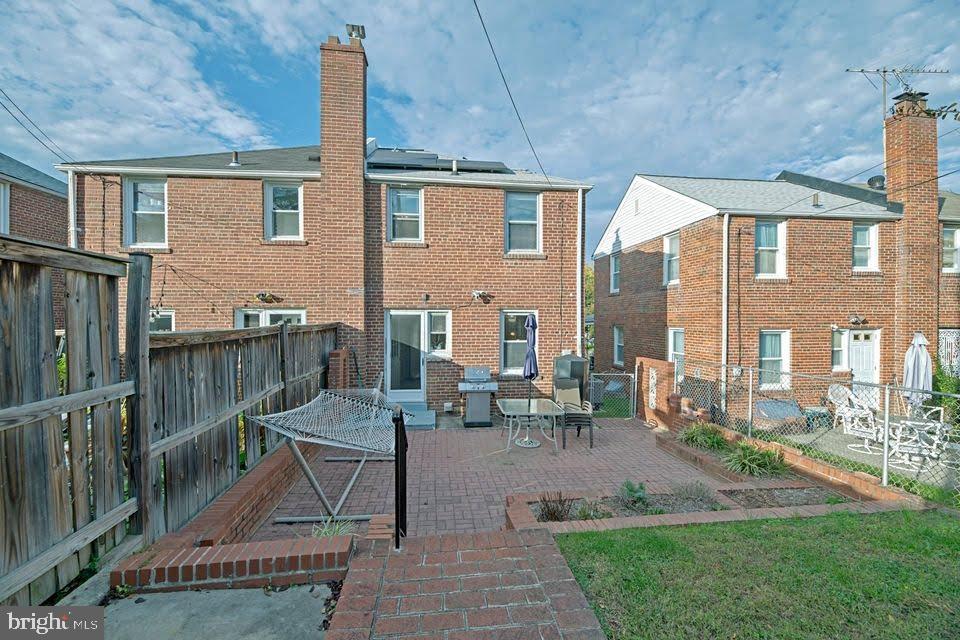 711 Emerson St NE