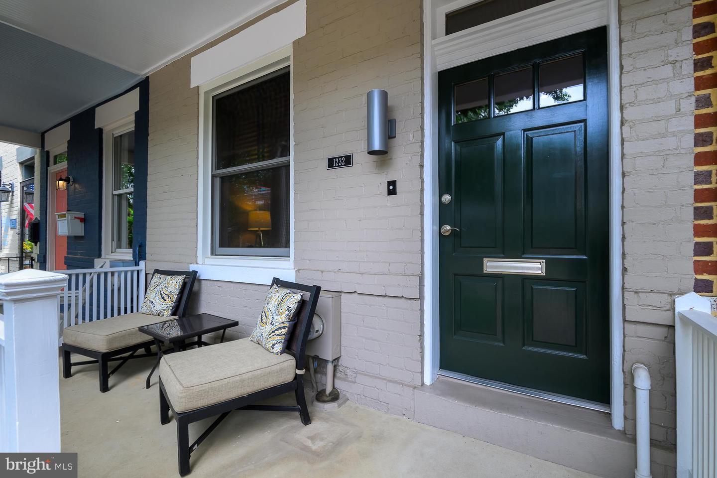 1232 Walter St SE