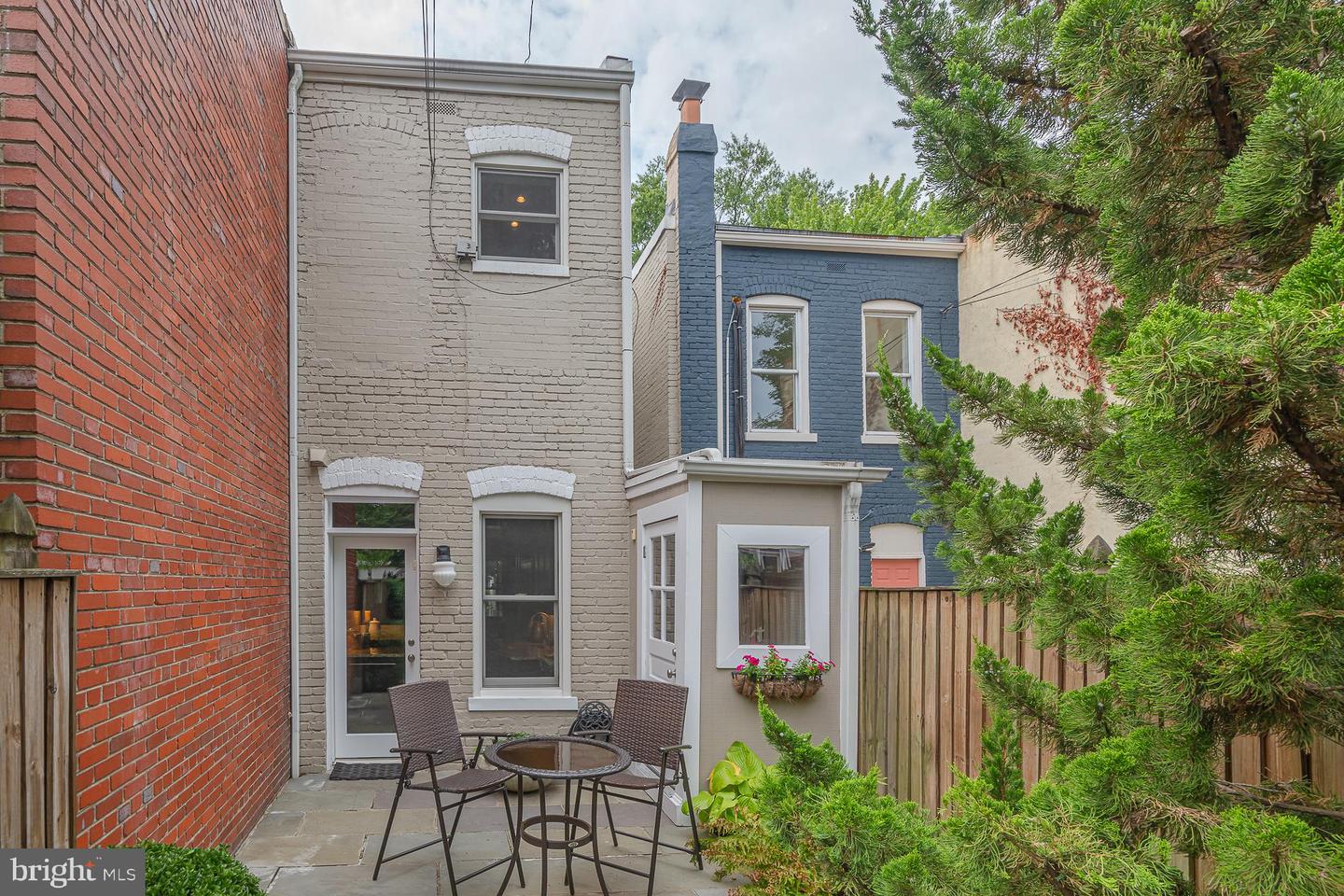 1232 Walter St SE