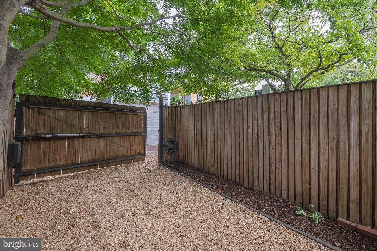 1232 Walter St SE