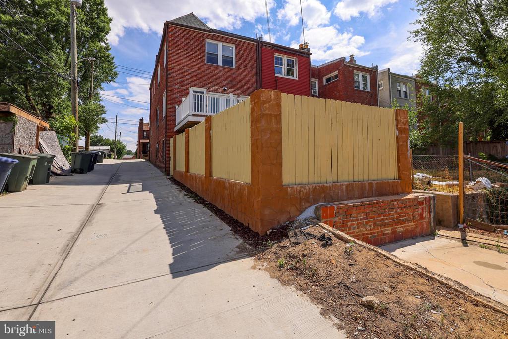 215 Jefferson St NW