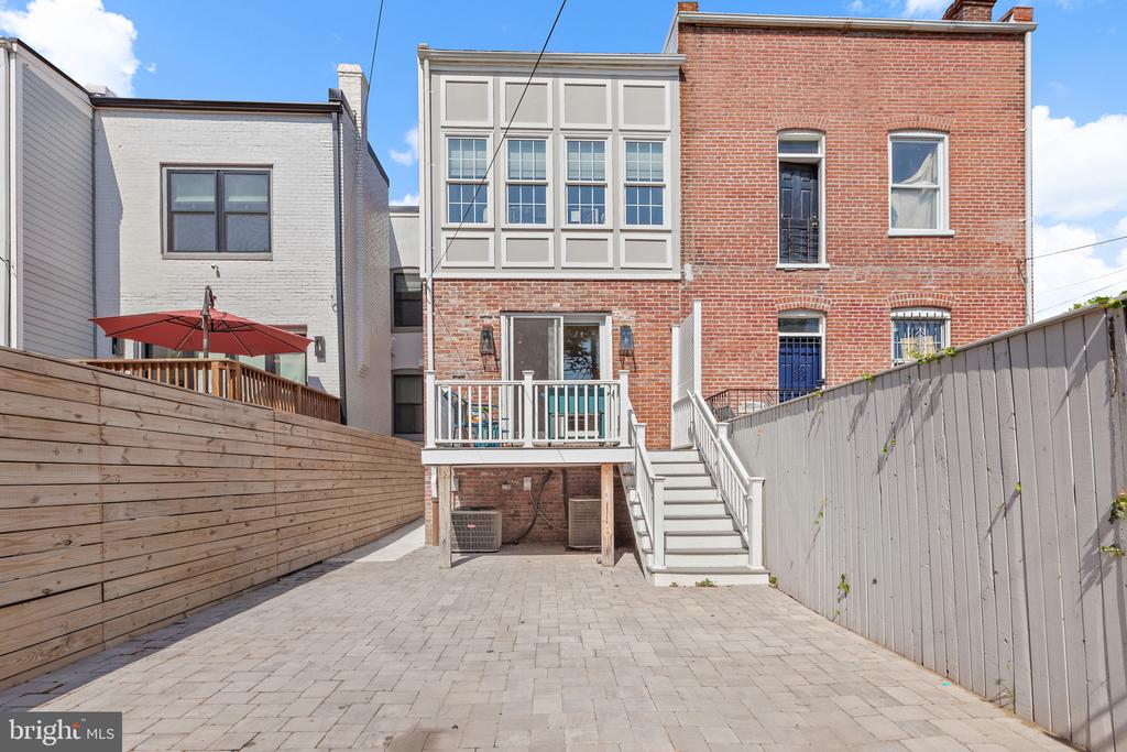 243 12th St NE
