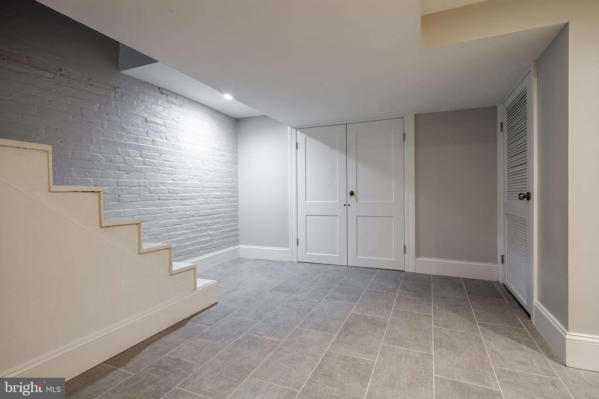 3031 RODMAN ST NW