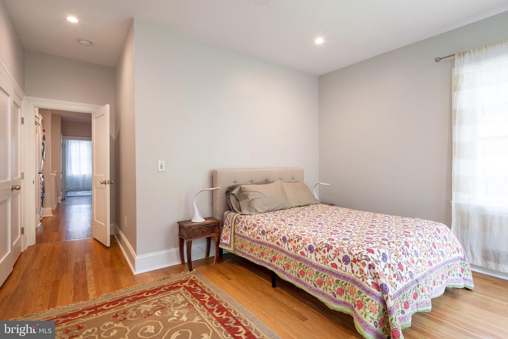 3031 RODMAN ST NW
