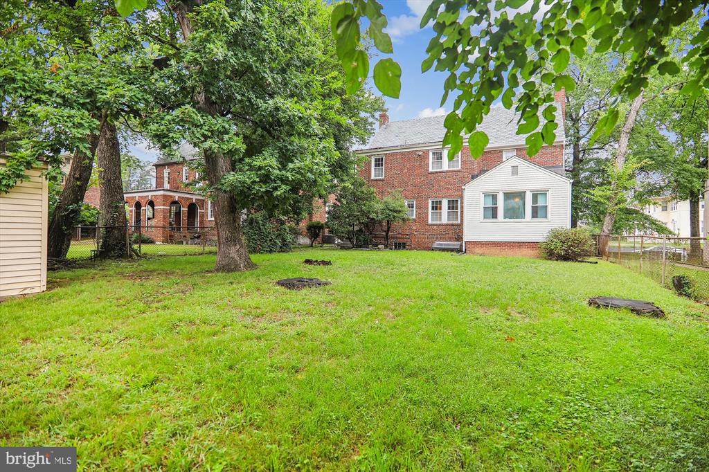 1602 Crittenden St NW