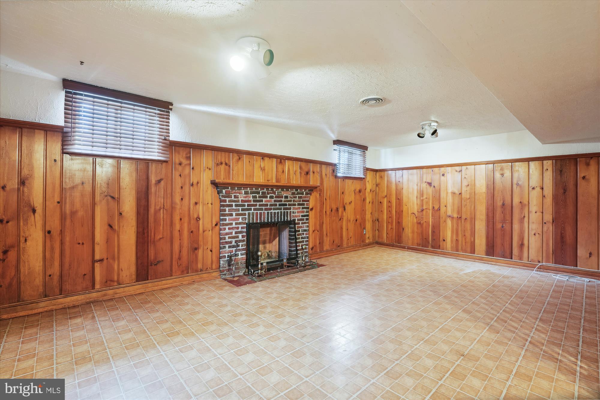 1602 Crittenden St NW