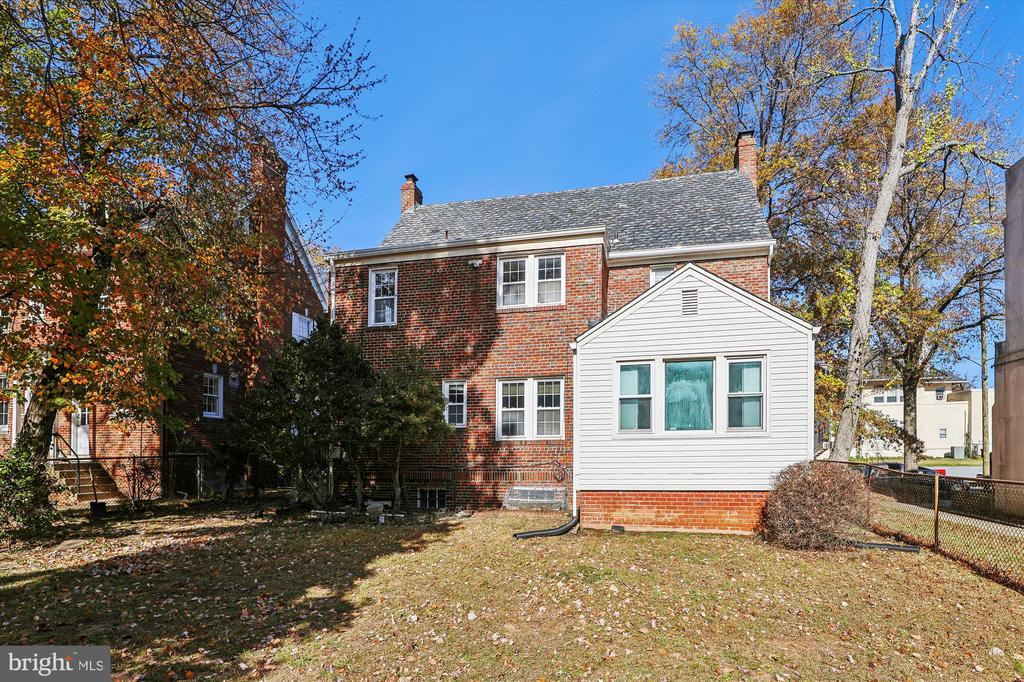 1602 Crittenden St NW