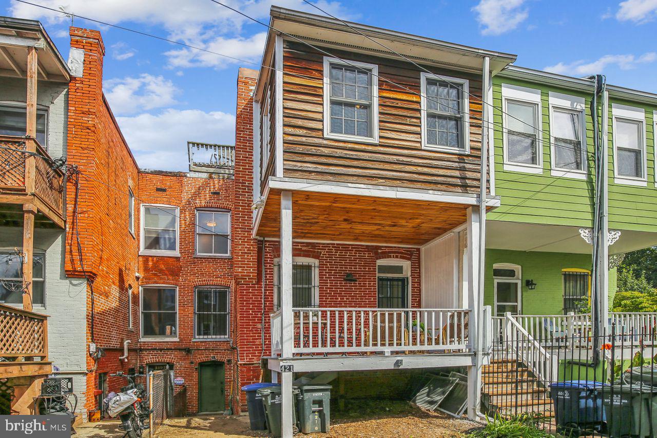 421 G St NE