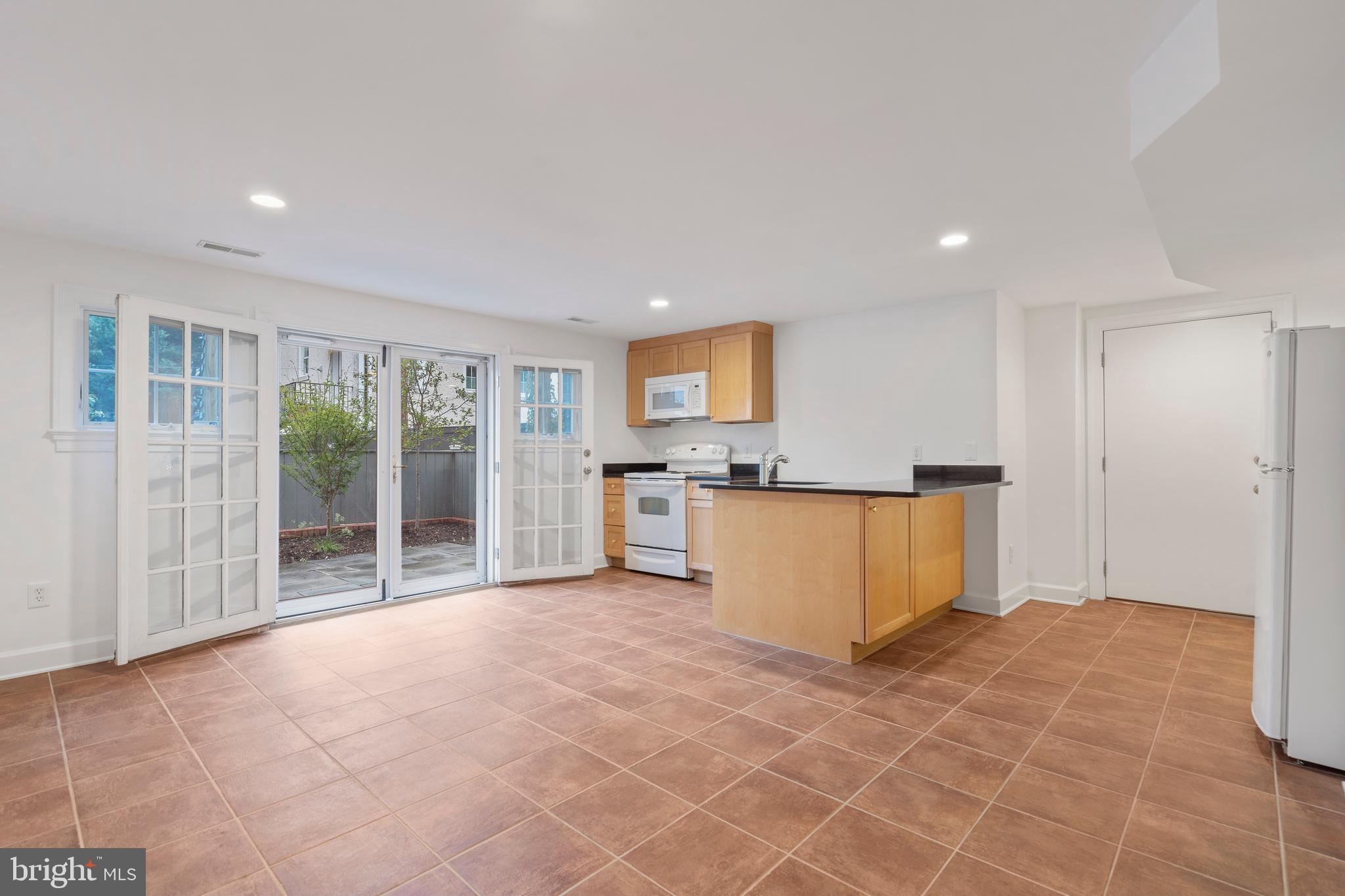 3312 Cathedral Ave NW