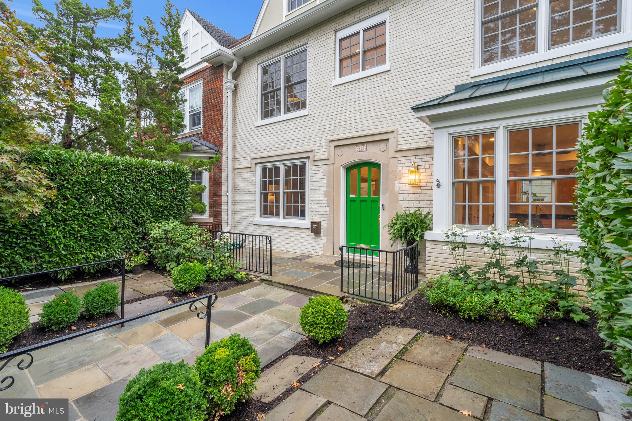 3312 Cathedral Ave NW