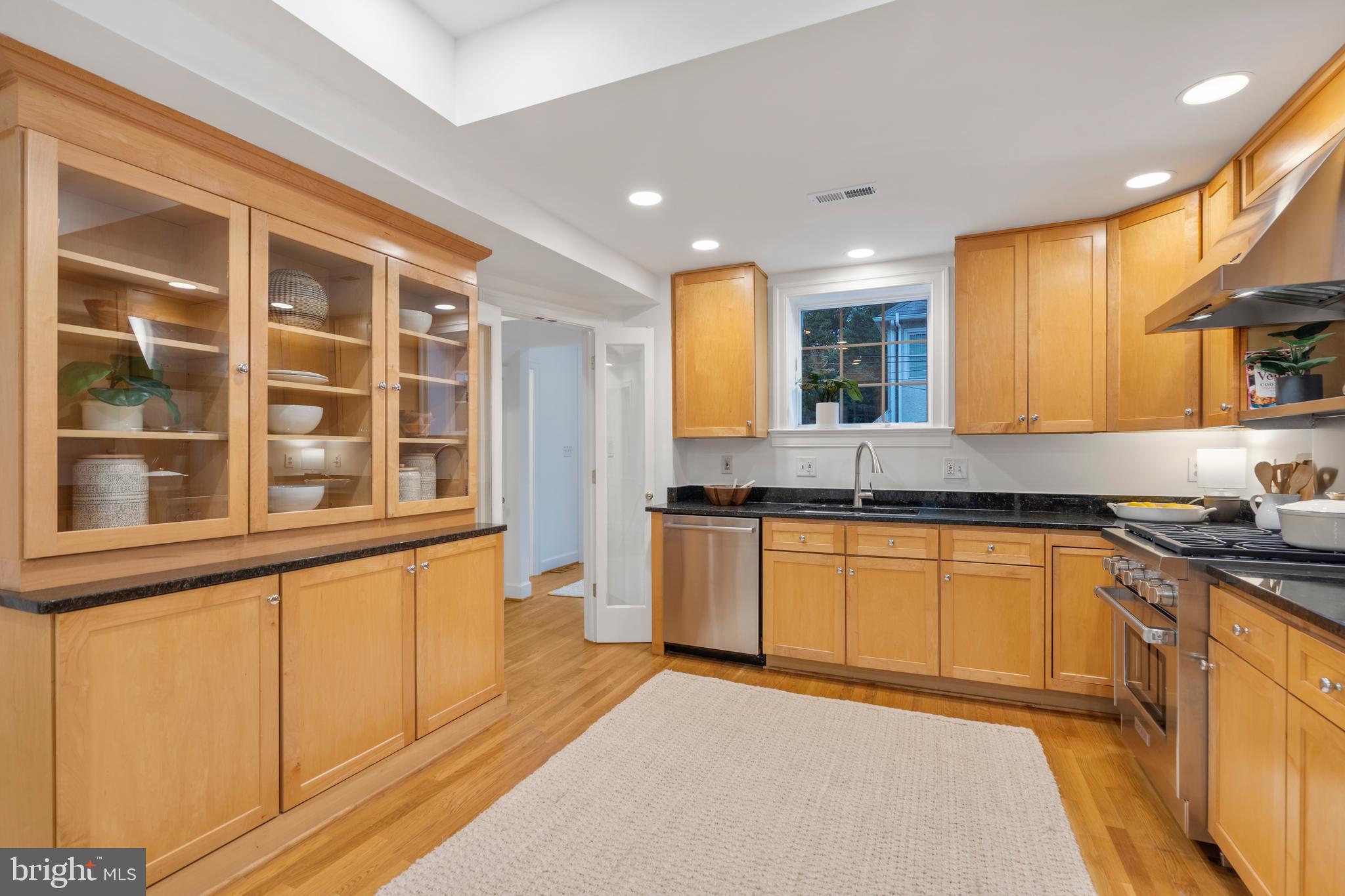 3312 Cathedral Ave NW