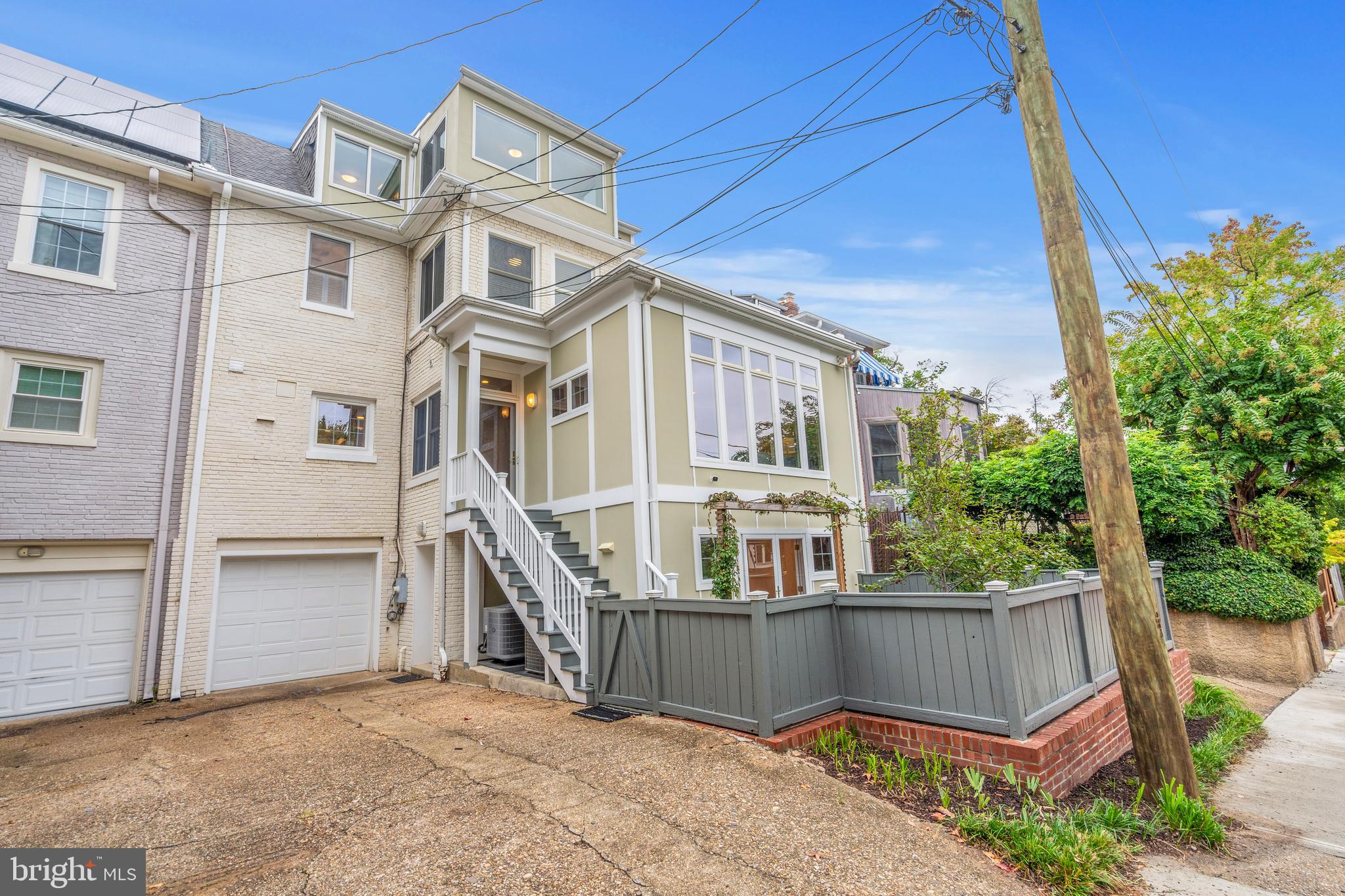 3312 Cathedral Ave NW