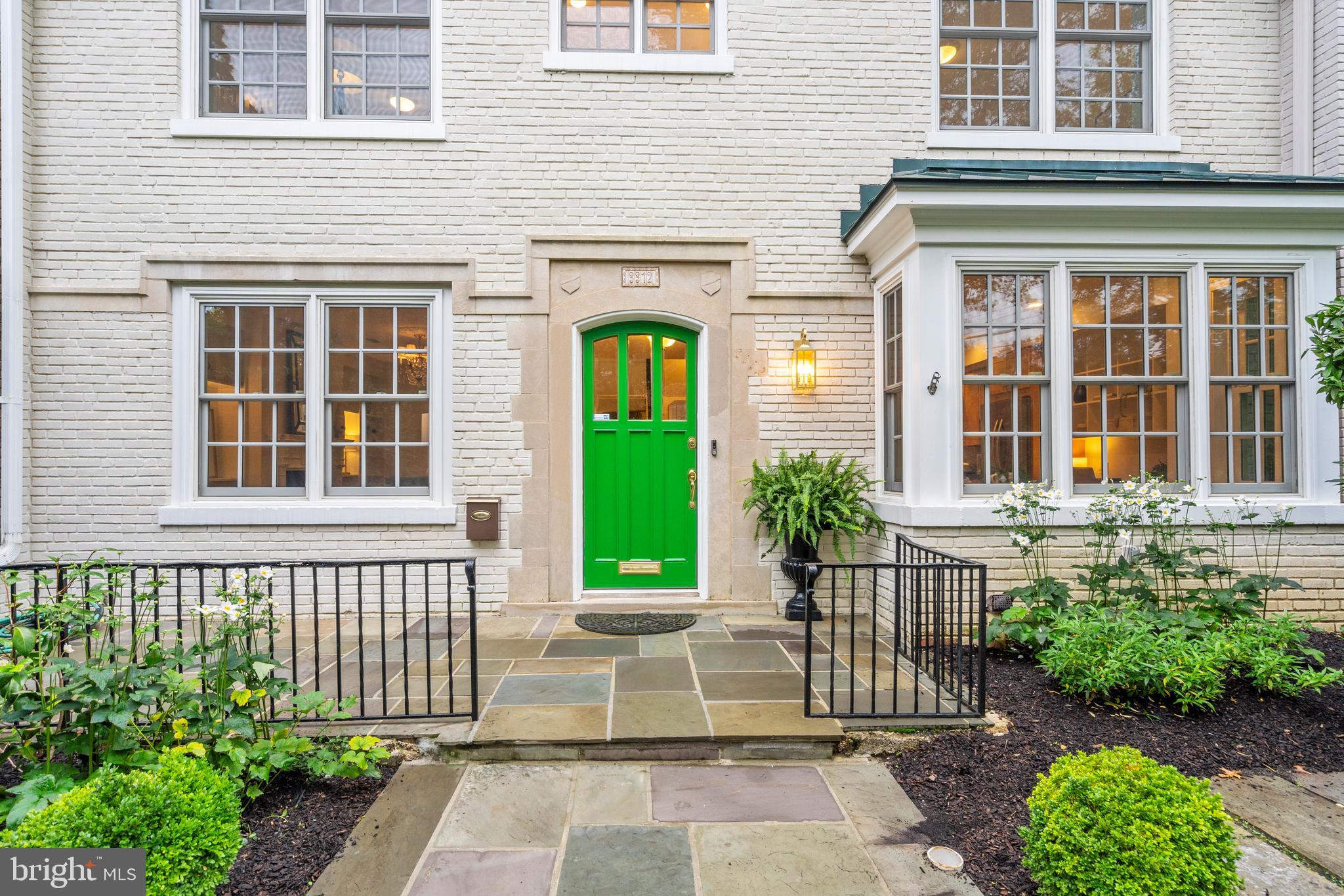 3312 Cathedral Ave NW