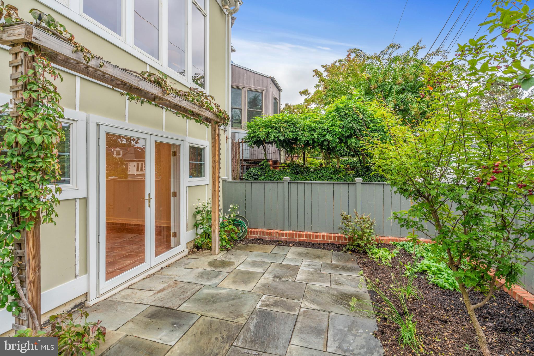 3312 Cathedral Ave NW