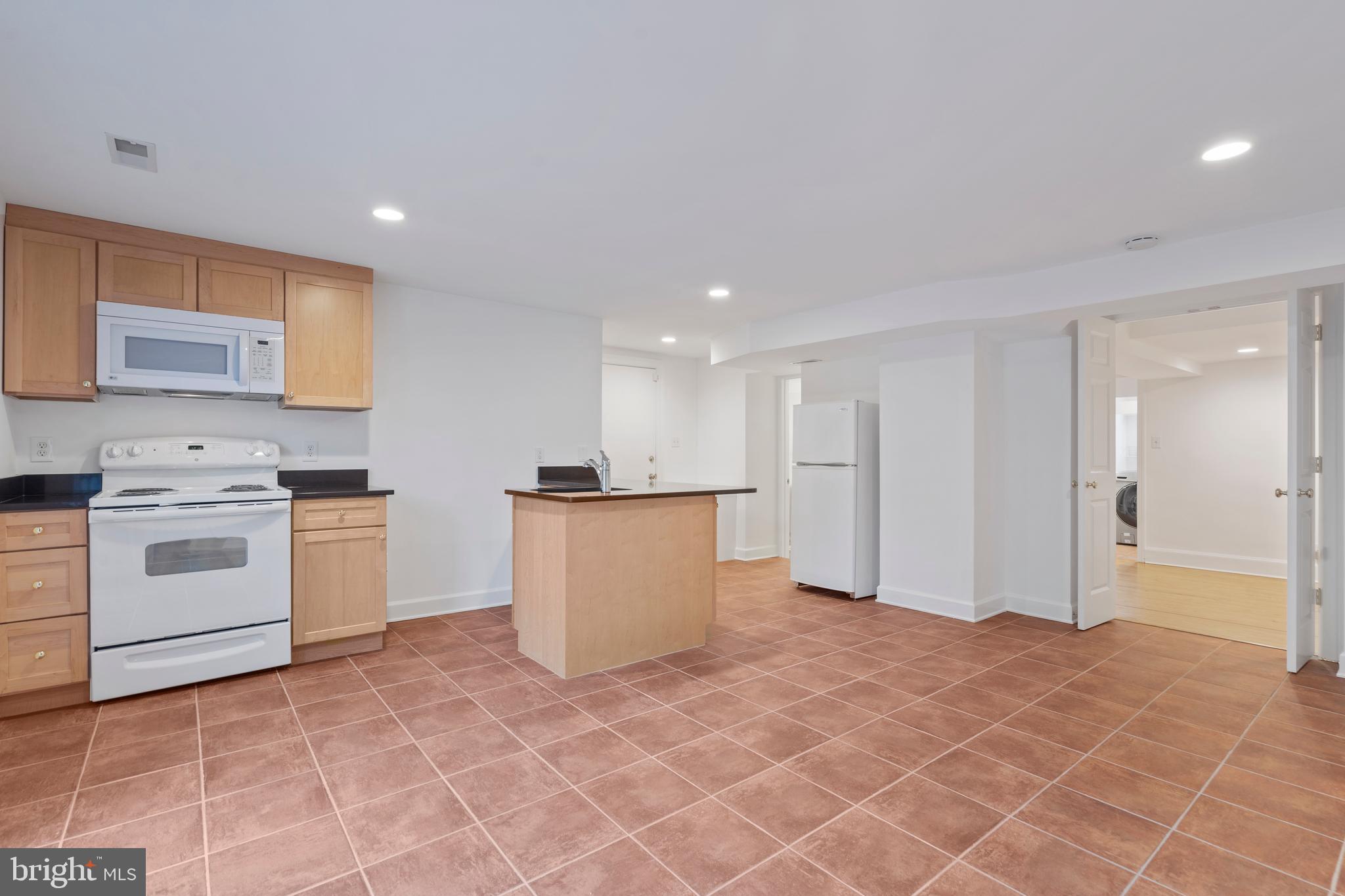 3312 Cathedral Ave NW