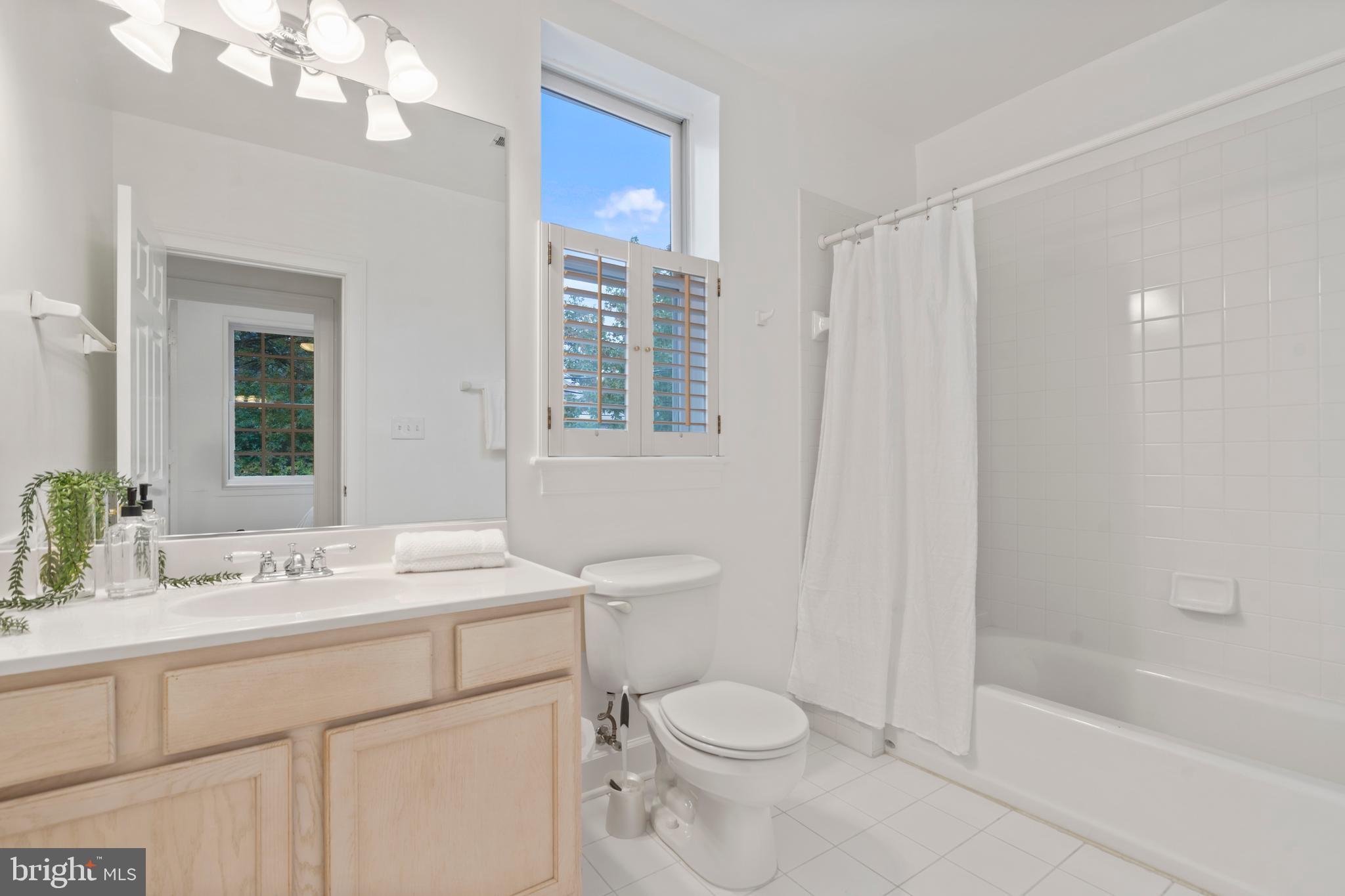 3312 Cathedral Ave NW