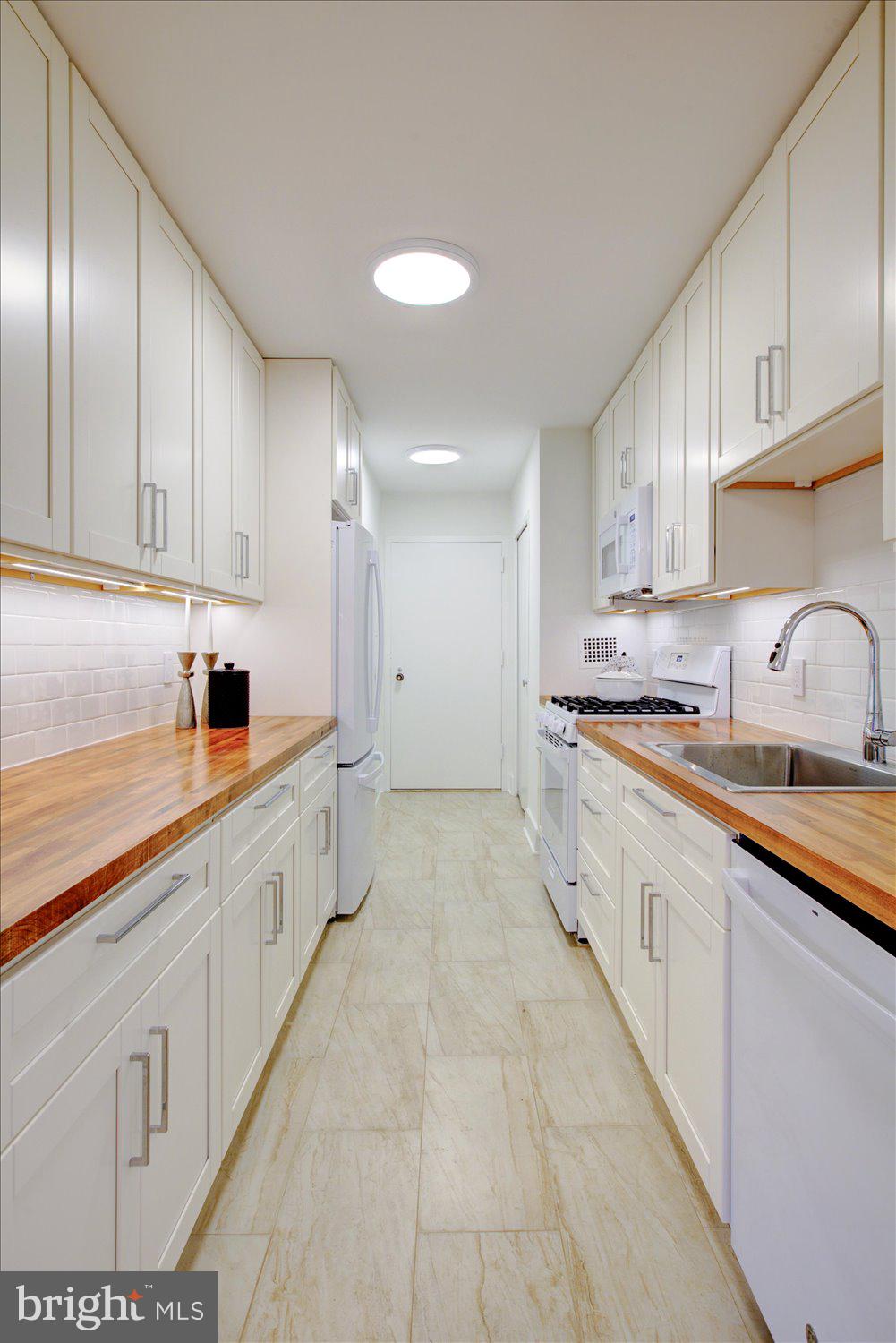 3001 Veazey Ter NW #213