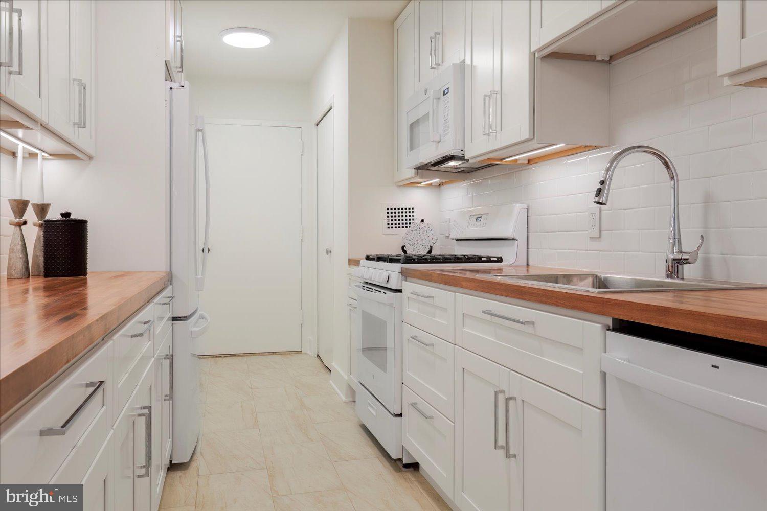 3001 Veazey Ter NW #213