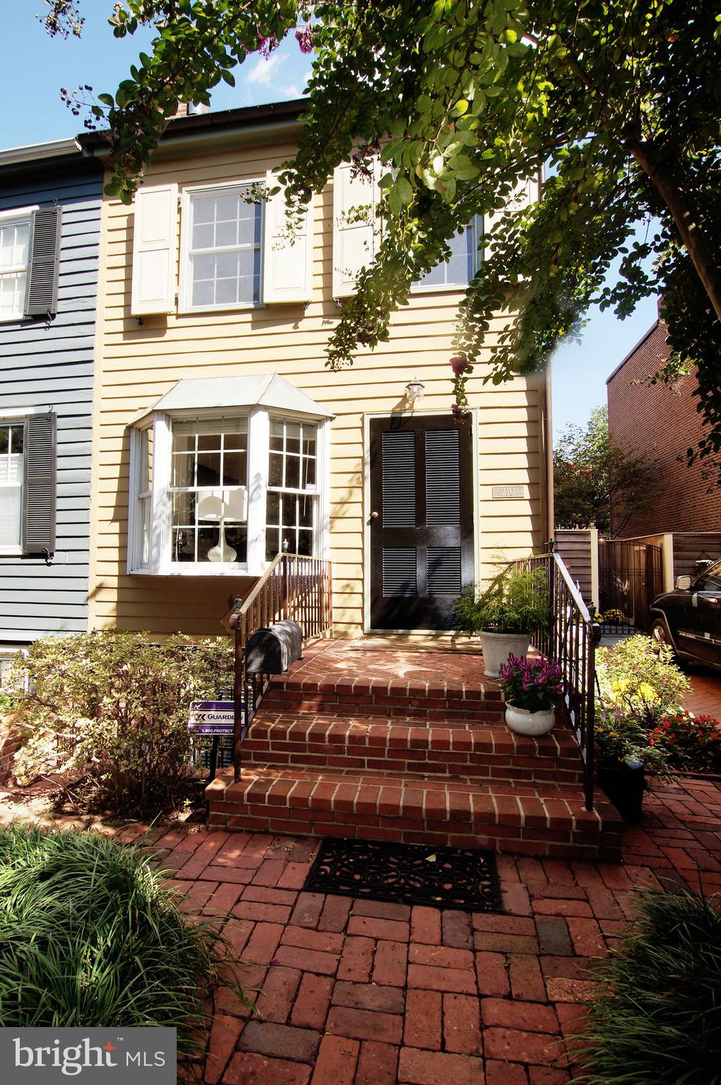 210 5th St SE