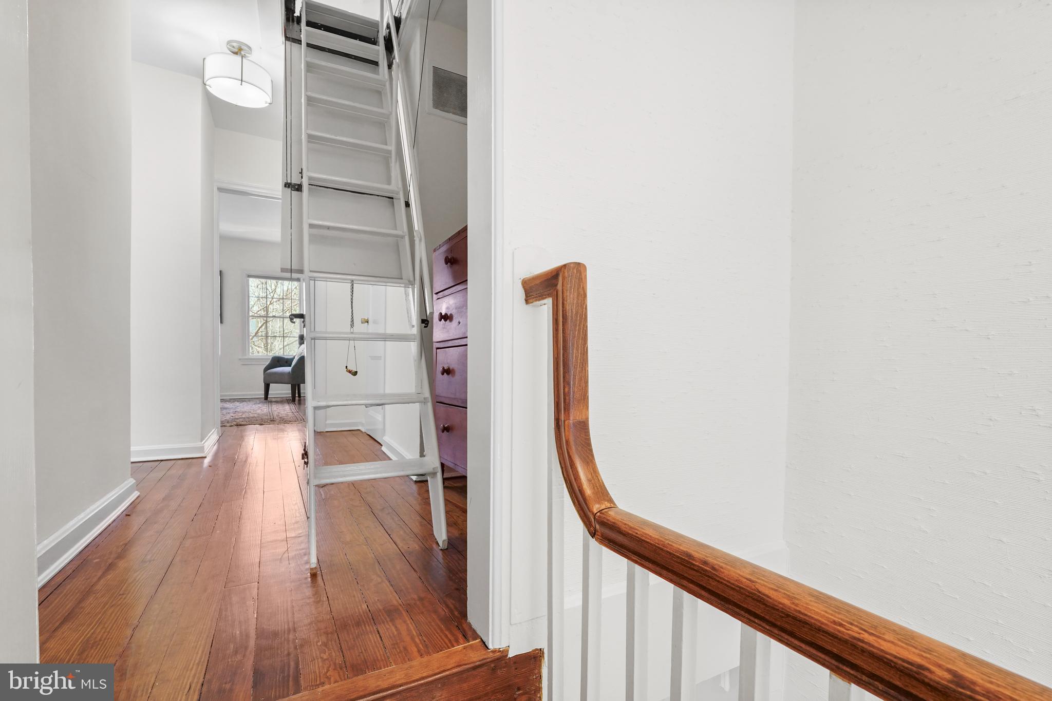 210 5th St SE