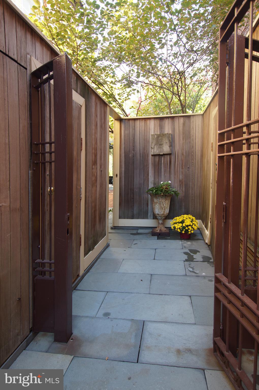 210 5th St SE