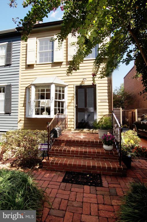210 5th St SE