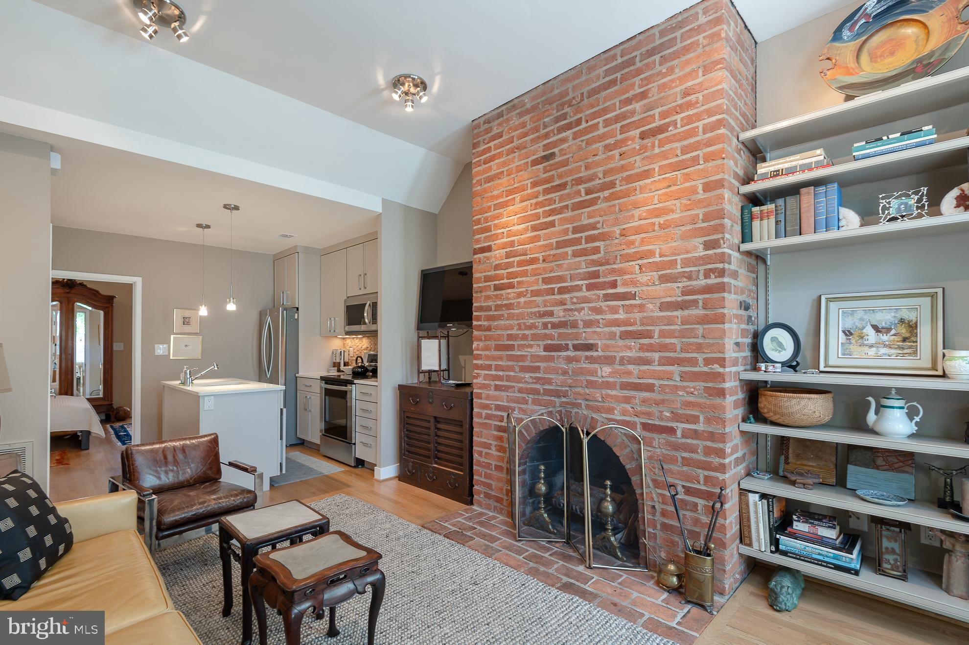 332 11th St SE