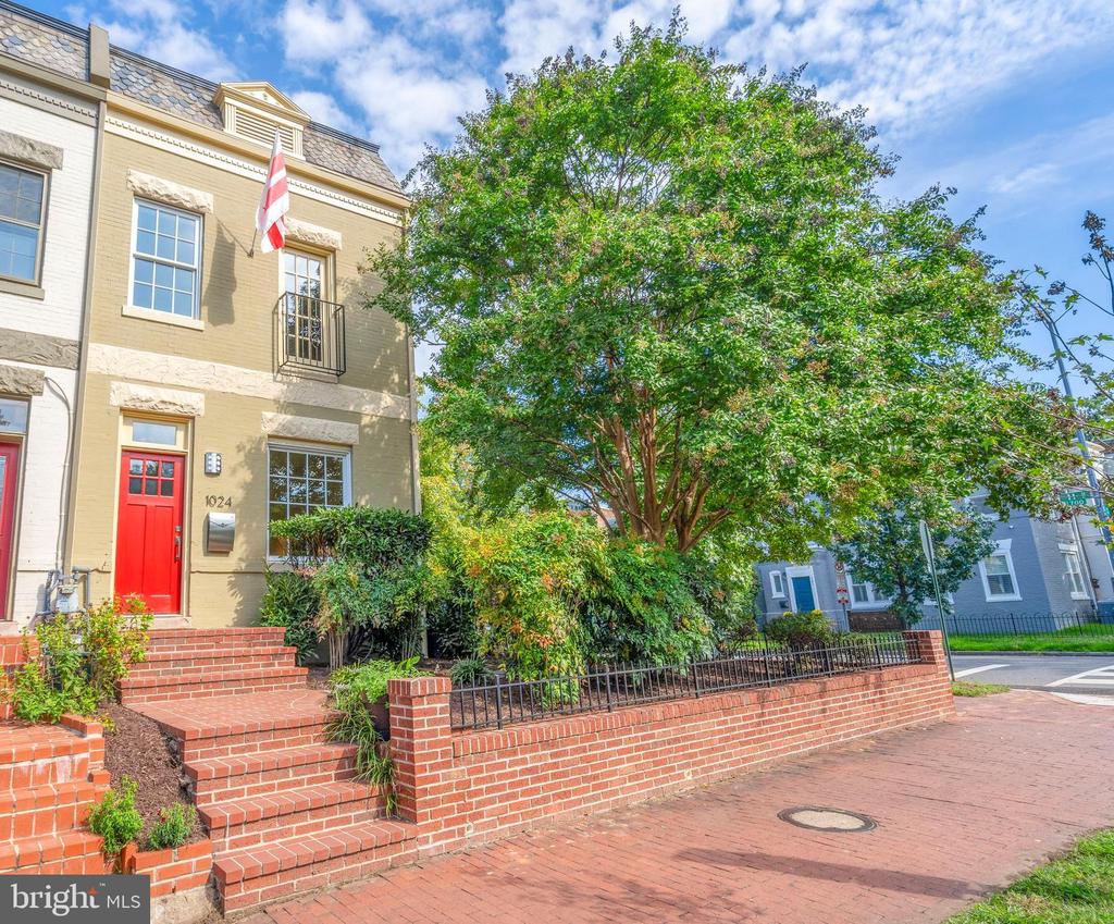 1024 G St NE