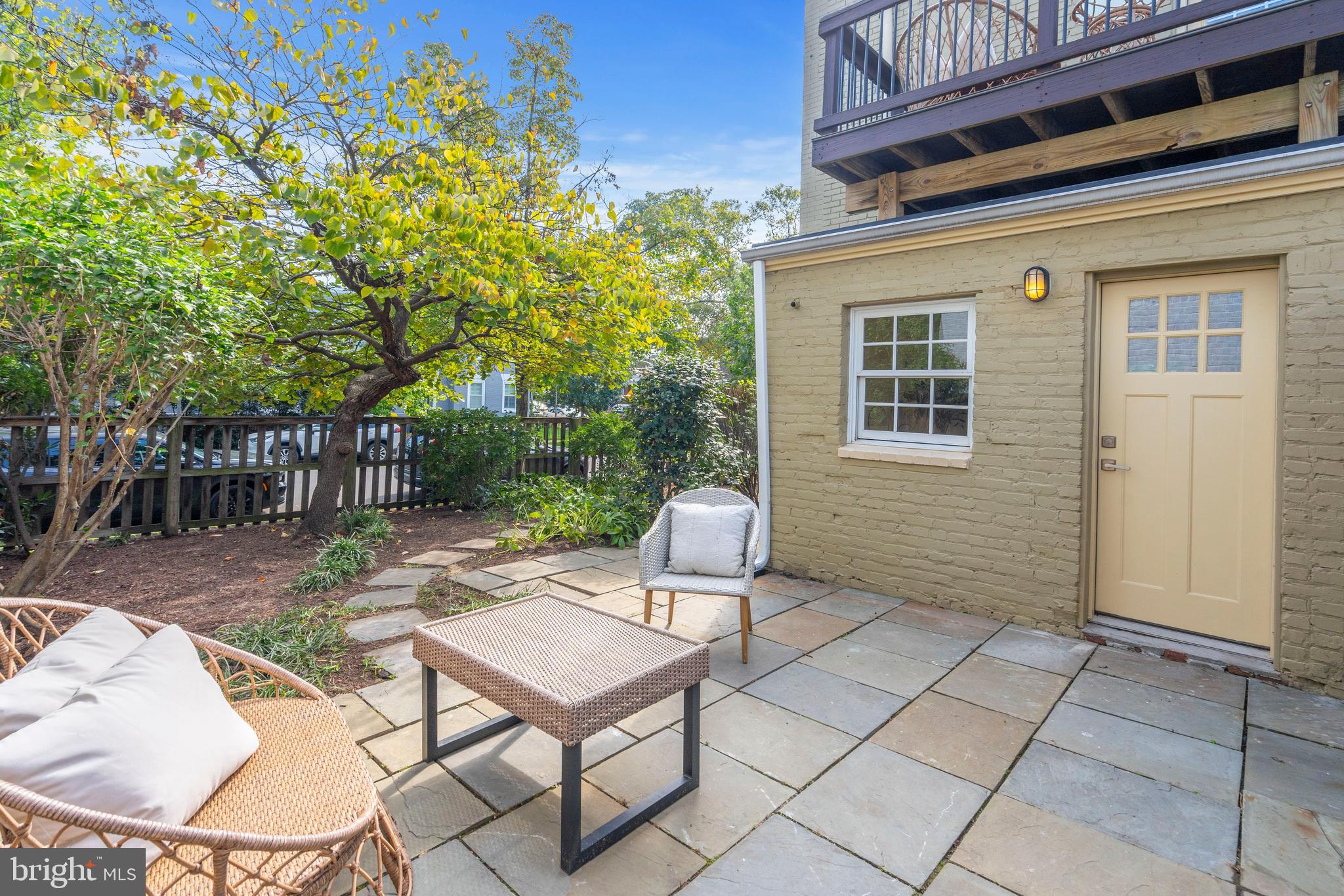 1024 G St NE
