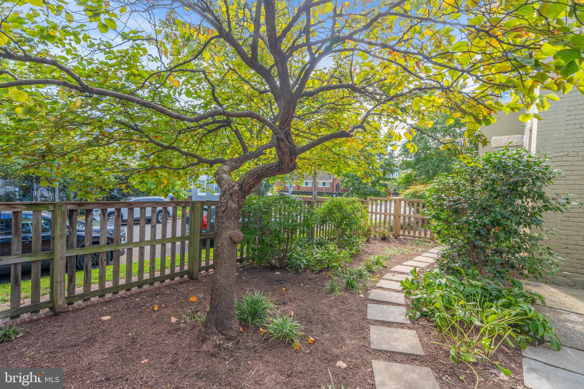 1024 G St NE