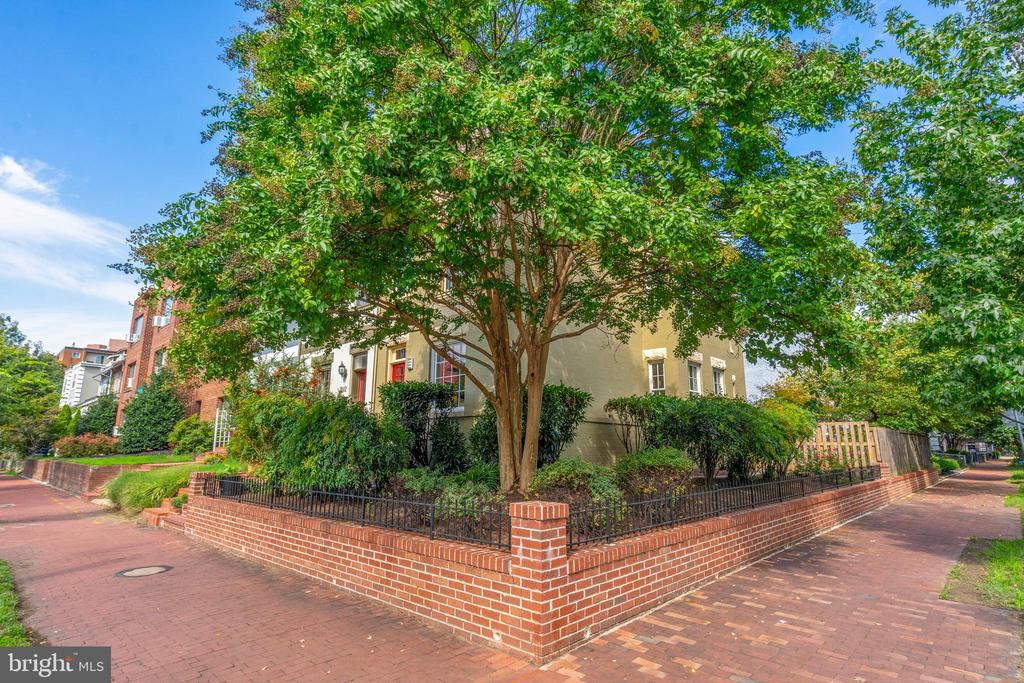 1024 G St NE