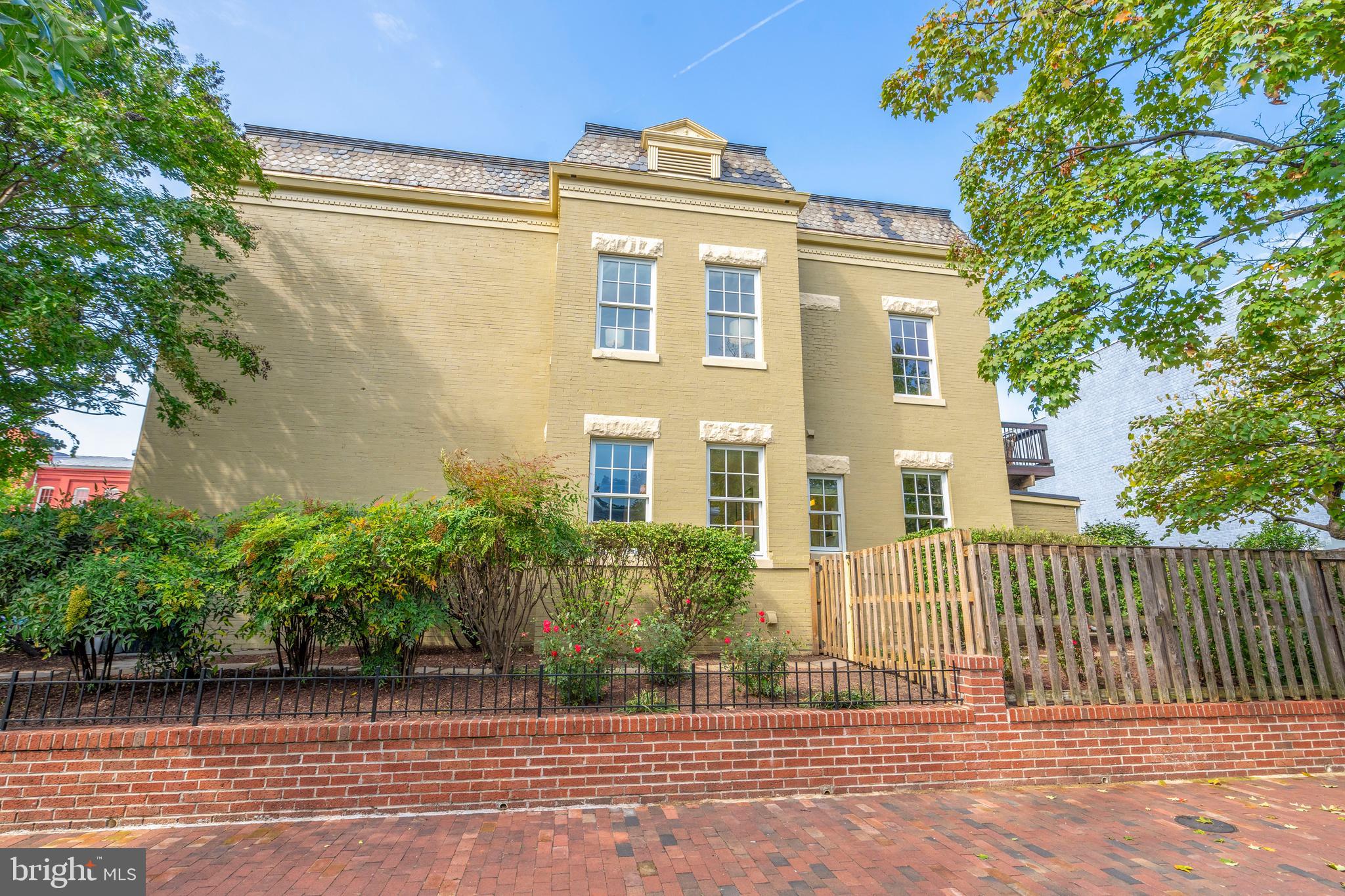 1024 G St NE