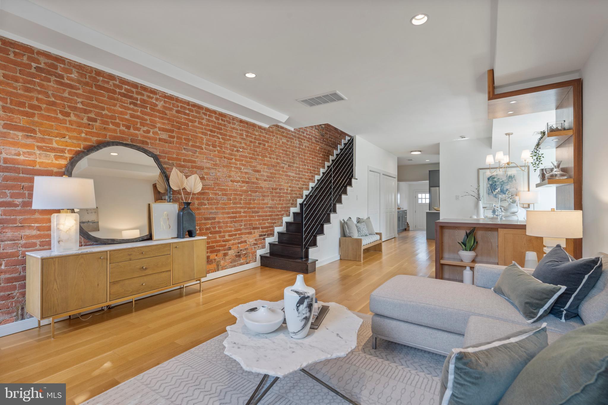 1024 G St NE