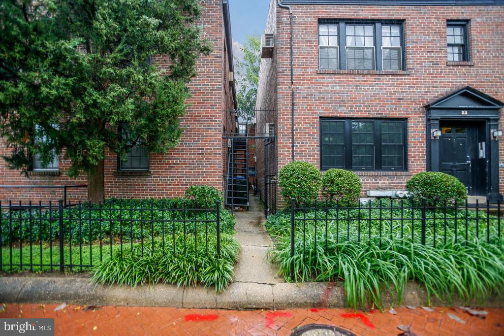 401 A St NE #3