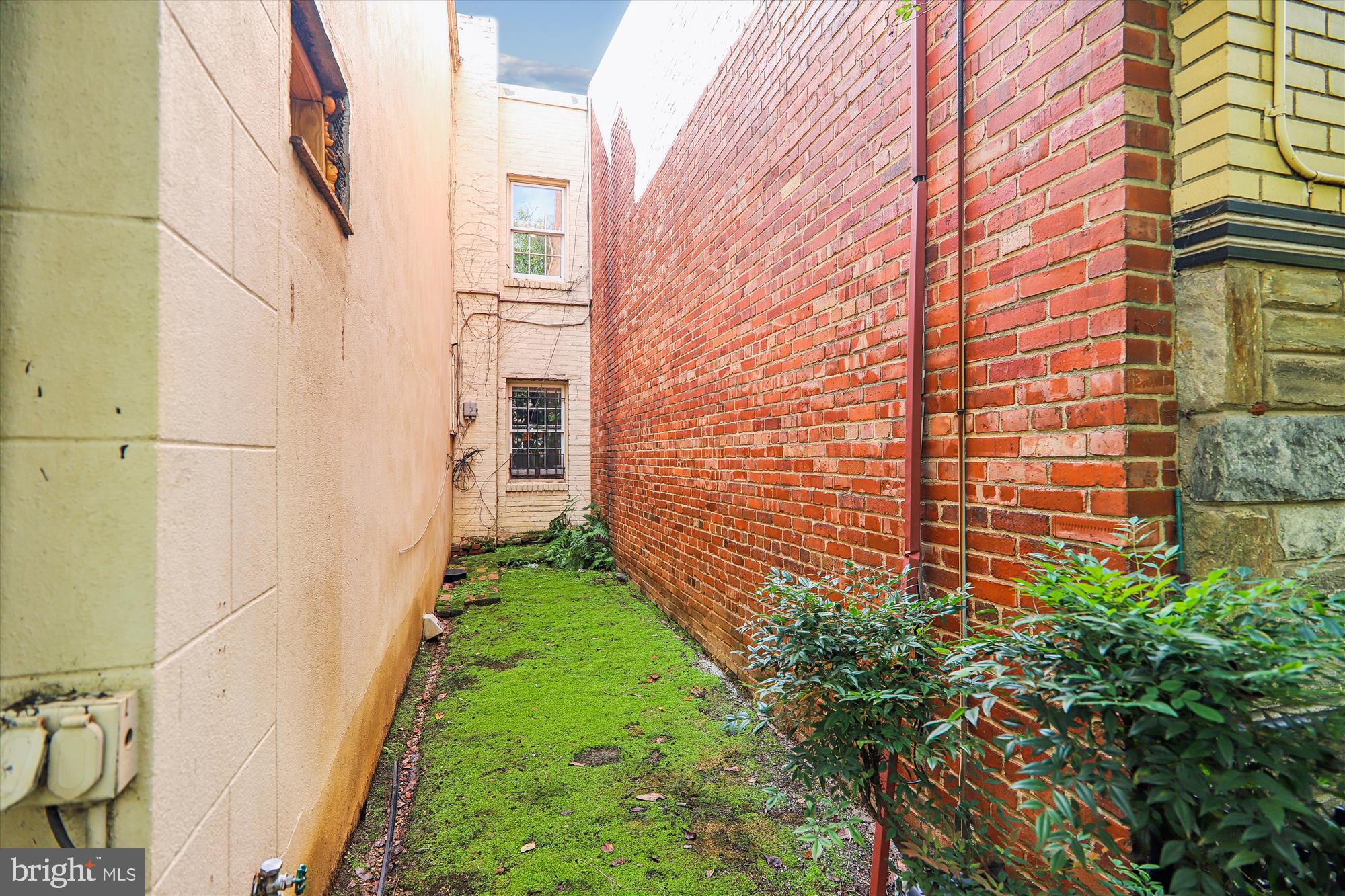 821 East Capitol SE
