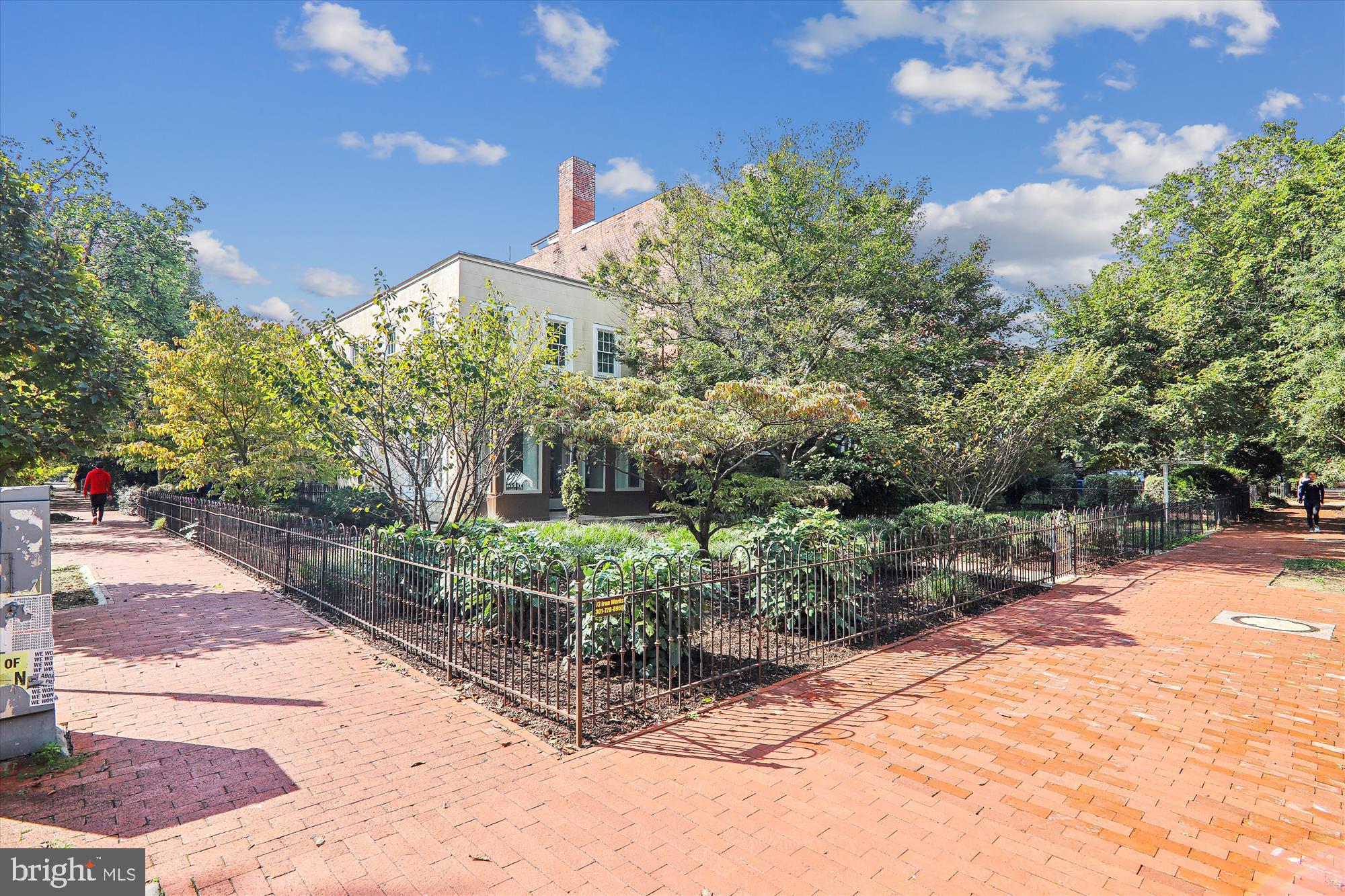 821 East Capitol SE