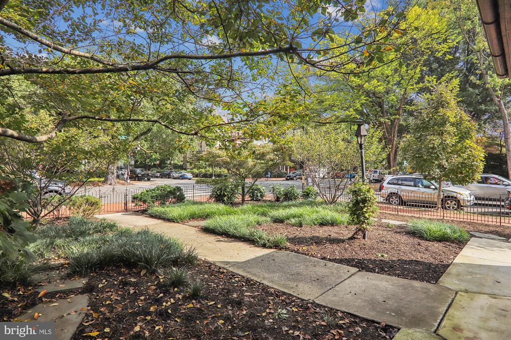 821 East Capitol SE