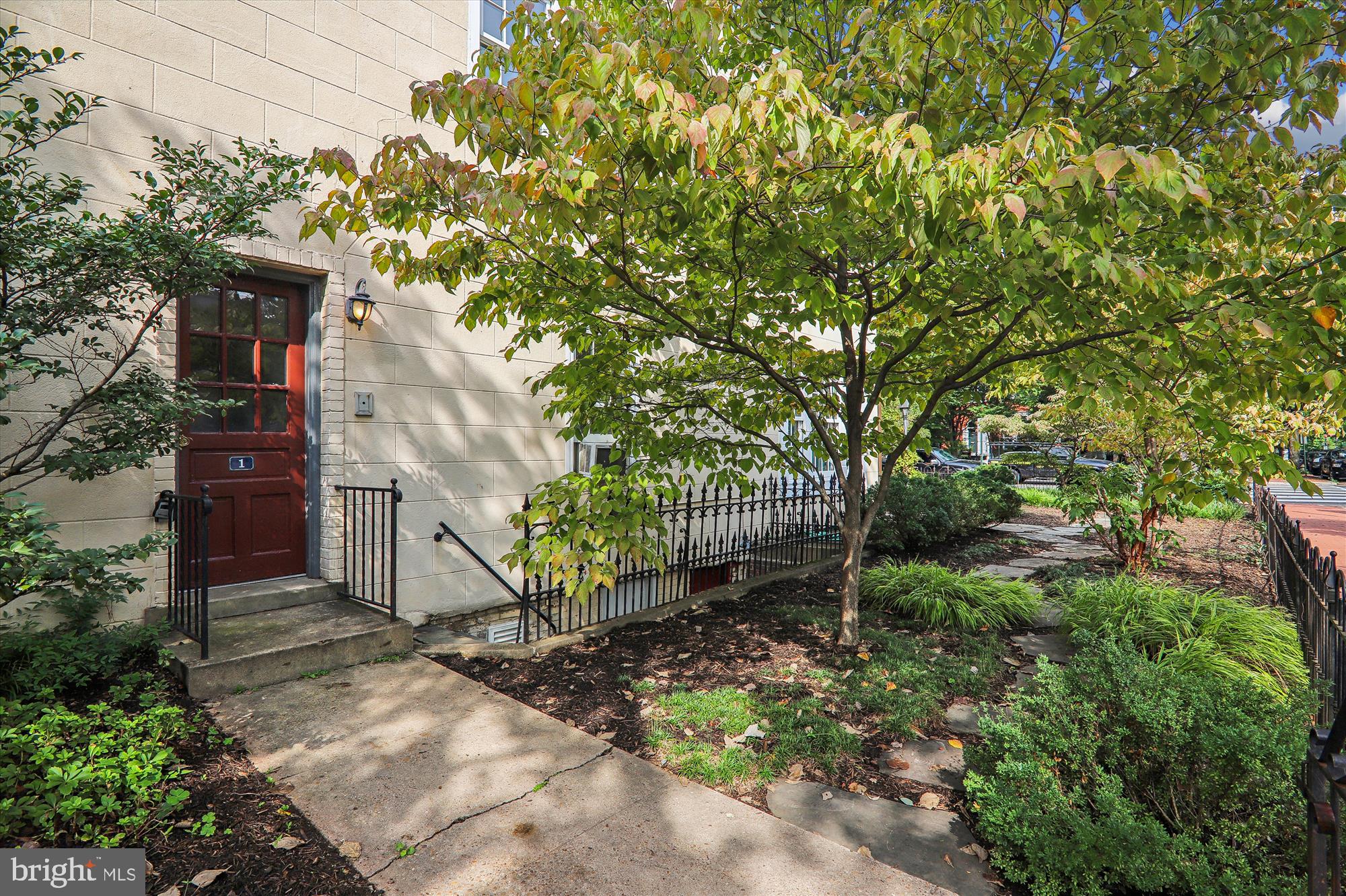 821 East Capitol SE