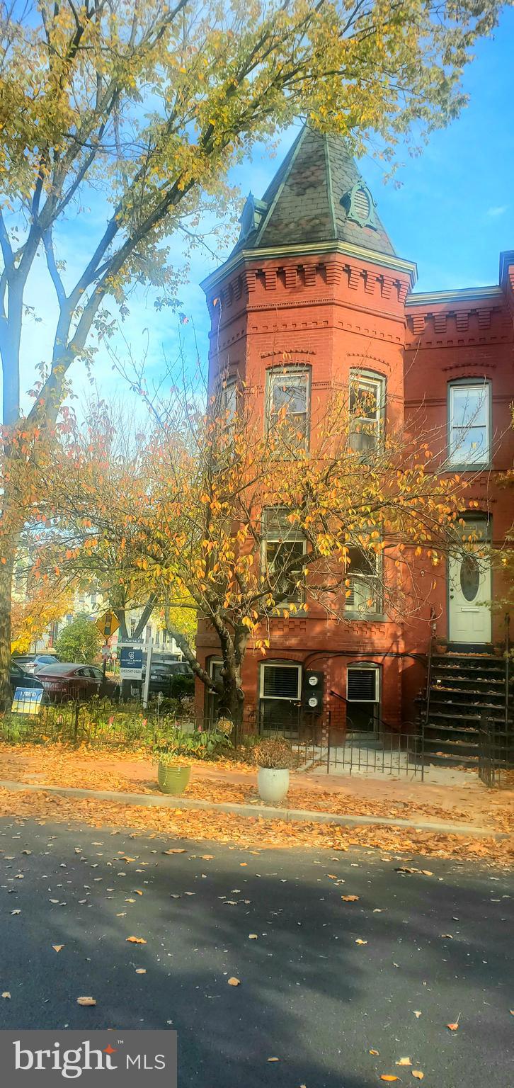 200 10th St SE