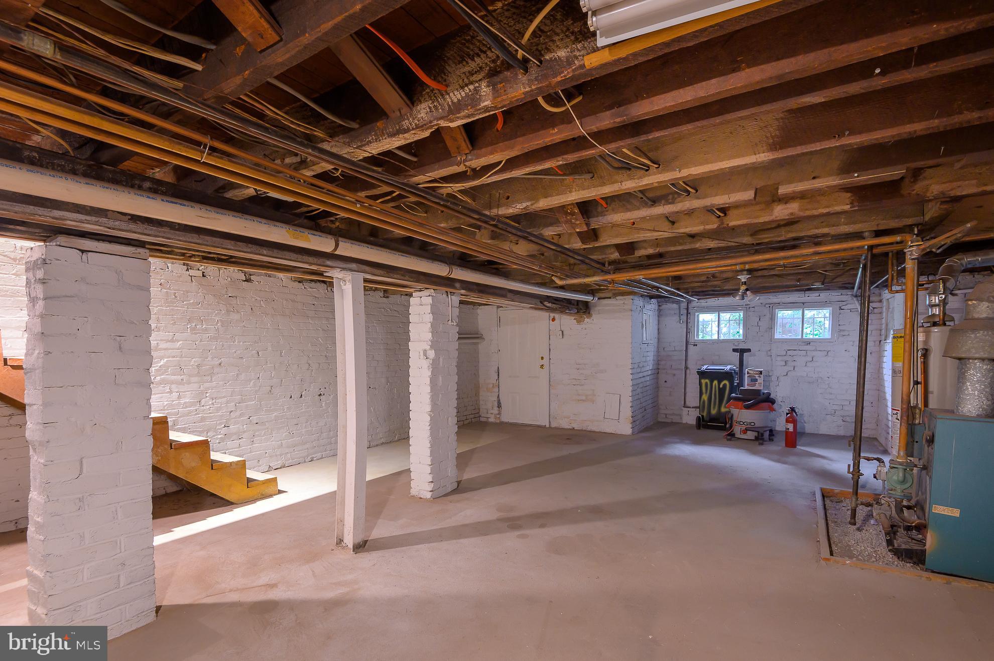 915 Constitution Ave NE